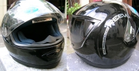 Helm mit eingebautem Spiegelsystem von Reevu